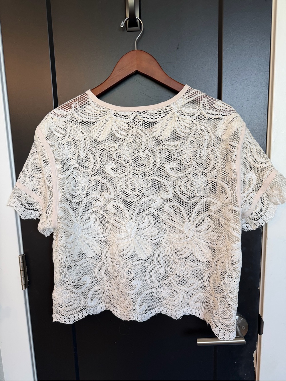 Evereve White Floral Lace Short Sleeve Top